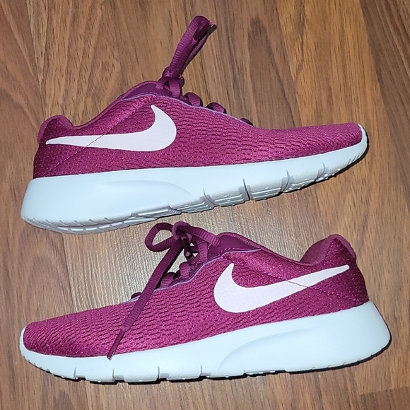 โจ๏ธSOLDโจ๏ธKids Maroon Nike Runners Size 3.5 EUC - Picture 11 of 11